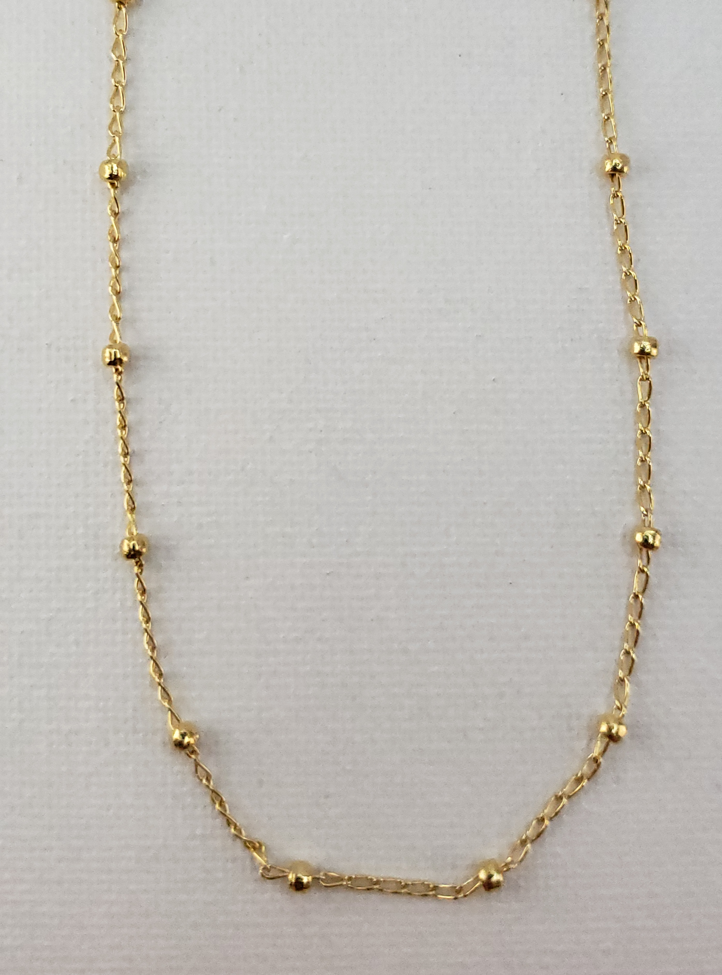 Chain Choker - 14"-16" / Gold filled  Have a 2" integrated extension.  It’s perfect for a simple choker look or a layered attitude.