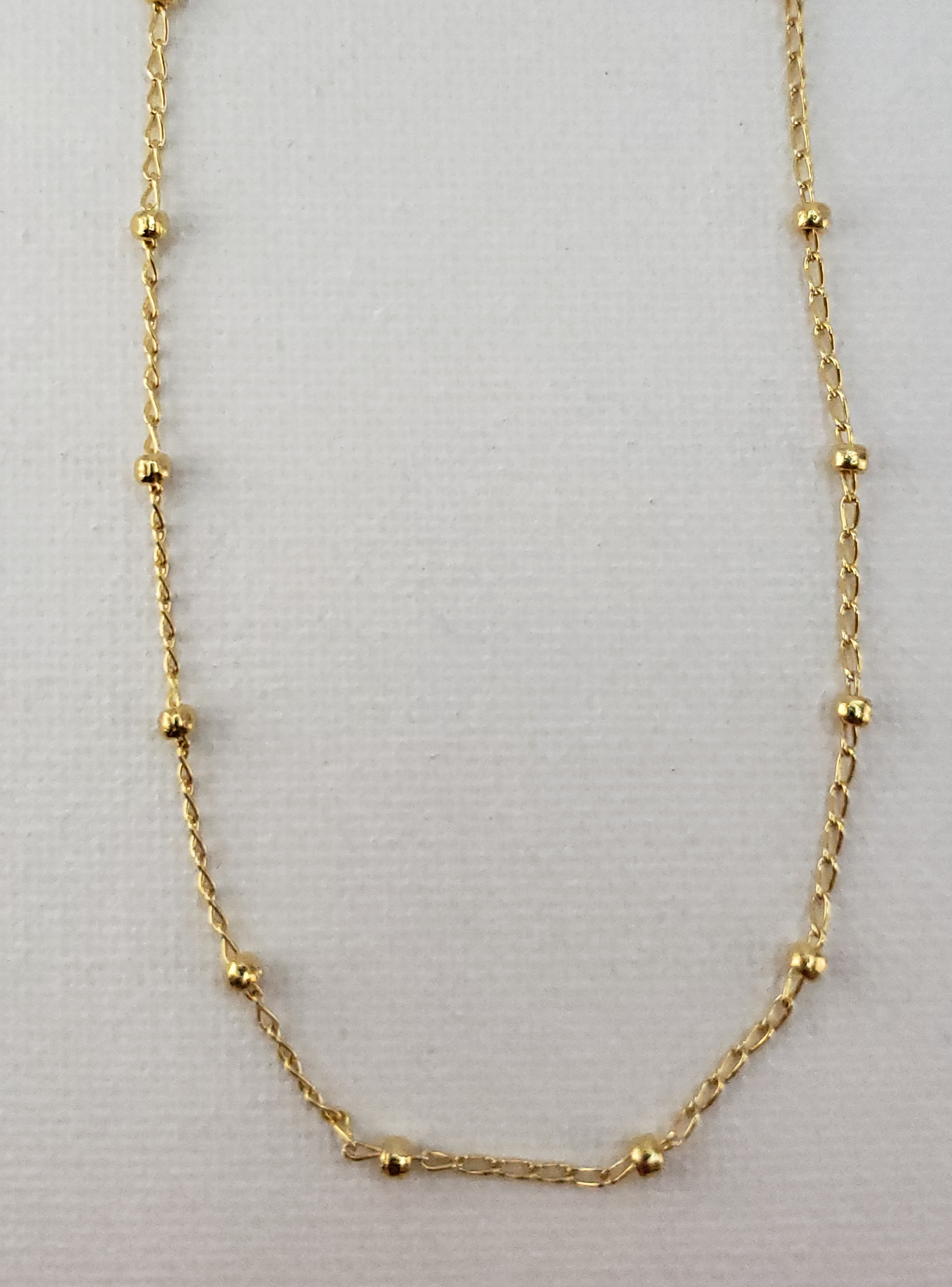 Chain Choker - 14"-16" / Gold filled  Have a 2" integrated extension.  It’s perfect for a simple choker look or a layered attitude.